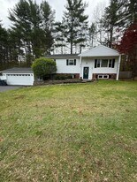 330 Louden Rd in Saratoga Springs, NY - Building Photo