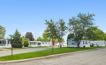 Linden Place Mobile Home Park in Flint, MI - Building Photo - Building Photo