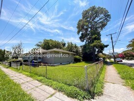 271 Maple Ave, Unit B in Norfolk, VA - Building Photo