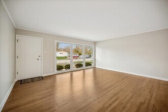 1001 Longaker Rd in Northbrook, IL - Building Photo - Building Photo