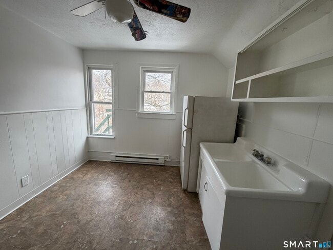 571 Baldwin St in Waterbury, CT - Building Photo - Building Photo