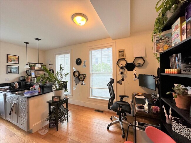 43 Kent St, Unit 3 in Somerville, MA - Building Photo - Building Photo