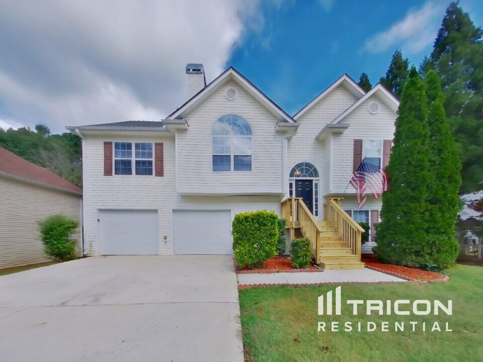 1302 Waymar Way SW in Marietta, GA - Building Photo