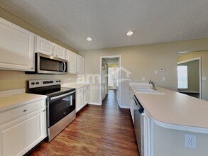 2490 Delowe St in Grove City, OH - Building Photo - Building Photo