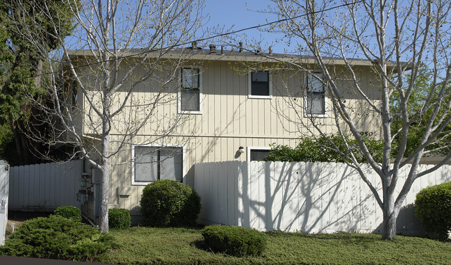 19950 Santa Maria Ave in Castro Valley, CA - Foto de edificio - Building Photo