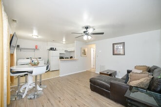 834 C Ave, Unit A in Norfolk, VA - Building Photo - Building Photo