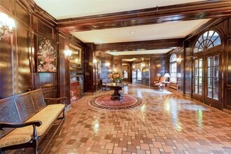 8 Barstow Rd in Great Neck, NY - Building Photo - Building Photo