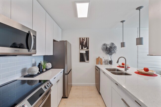 1550 Brickell Ave in Miami, FL - Building Photo - Interior Photo