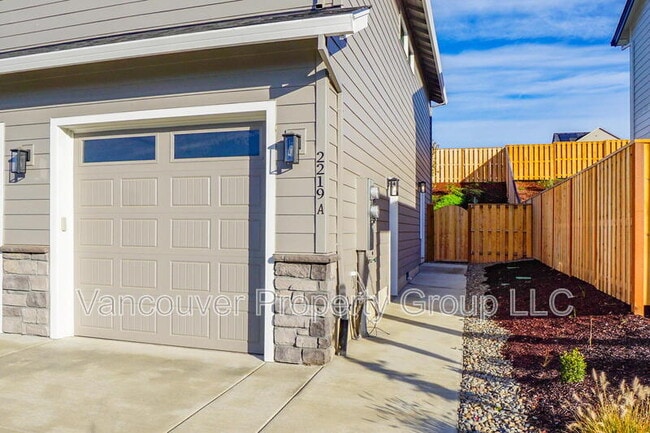 2219 E Badger Wy in La Center, WA - Building Photo - Building Photo