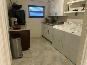 2565 Meadow Rd in West Palm Beach, FL - Building Photo - Building Photo