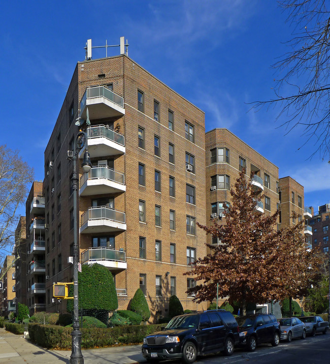 Hampton House Apartments in Brooklyn, NY - Building Photo - Building Photo