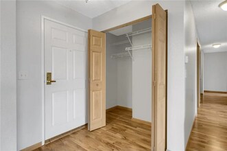 1321 Lake Dr W in Chanhassen, MN - Building Photo - Building Photo