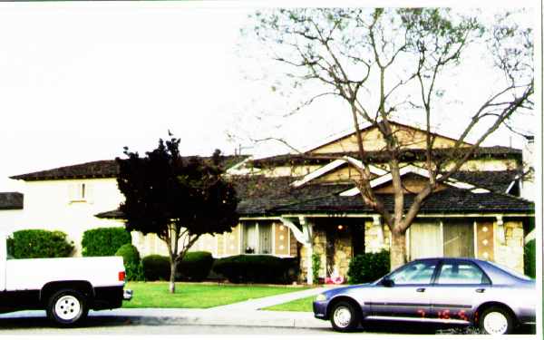 16542 Kellog Cor in Huntington Beach, CA - Building Photo - Building Photo