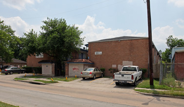 Monterrey Villa Apartments in Houston, TX - Building Photo - Building Photo