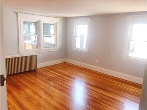 152 Armistice Blvd in Pawtucket, RI - Building Photo - Building Photo