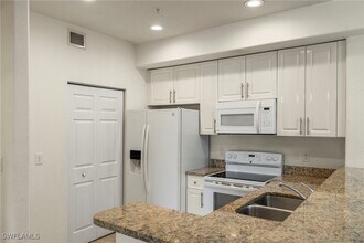 13150 Bella Casa Cir in Ft. Myers, FL - Building Photo - Building Photo