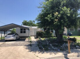 154 Ferris Ave in San Antonio, TX - Building Photo