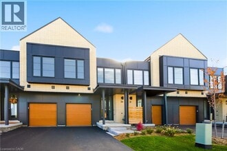 2273 Turnberry Rd in Burlington, ON - Building Photo - Building Photo