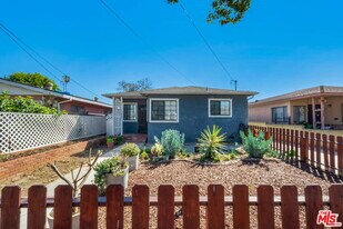 11882 Ramona Ave in Hawthorne, CA - Building Photo