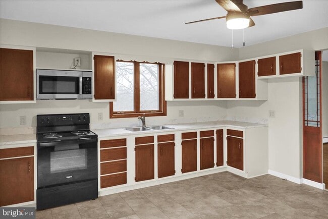 property at 1613 Shoey Rd