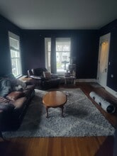 609 East Walnut Street, Unit 1 in Bloomington, IL - Foto de edificio - Building Photo