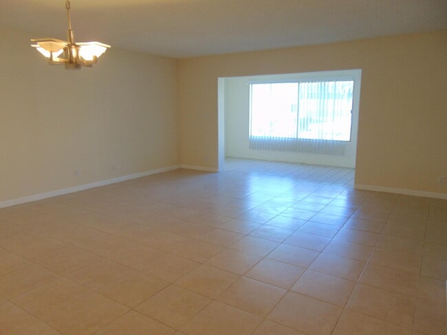 3186 Via Poinciana in Greenacres, FL - Building Photo - Building Photo