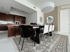 15811 Collins Ave, Unit 507 in North Miami Beach, FL - Building Photo - Building Photo