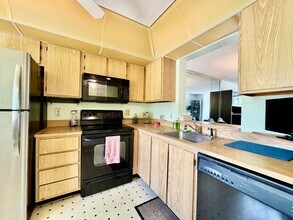 7145 Huntington Ln in Delray Beach, FL - Building Photo - Building Photo