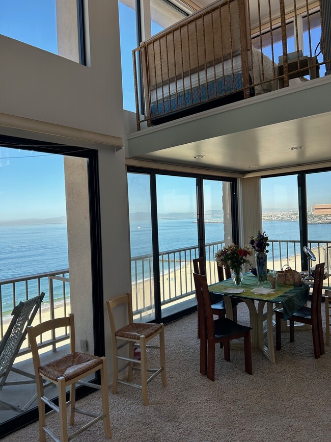 727 Esplanade, Unit Penthouse in Redondo Beach, CA - Building Photo - Building Photo