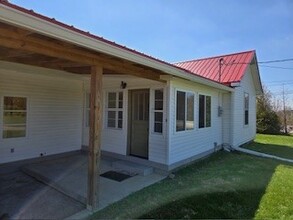 1864 Hwy 11 in Lanesville, IN - Foto de edificio - Building Photo