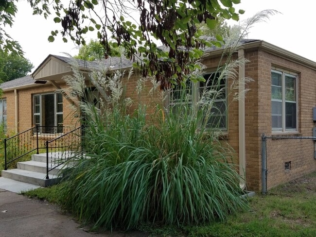 property at 1112 N Woodrow Ave