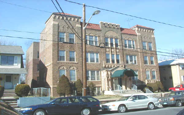 146 Valley Apartments in Rutherford, NJ - Building Photo - Building Photo