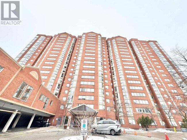 2460 Eglinton Ave E in Toronto, ON - Building Photo - Building Photo