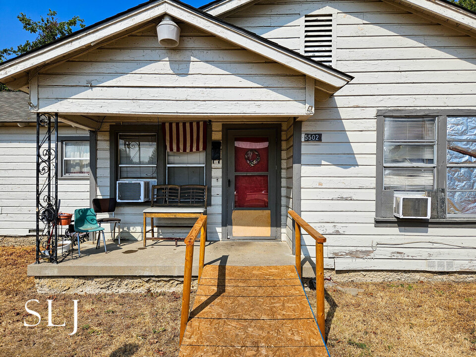 5502 Mesa Cir in Dallas, TX - Building Photo