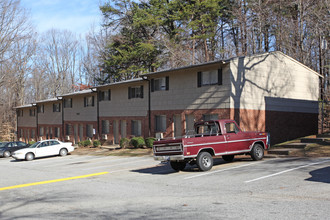 The Heights Townhomes in Greensboro, NC - Building Photo - Building Photo