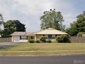 1 Tripplet Rd in Franklin Township, NJ - Building Photo