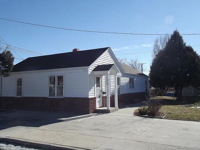 property at 215 E 25th Ave