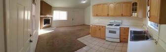 22965 Oxnard St, Unit Rear Bldg in Woodland Hills, CA - Building Photo