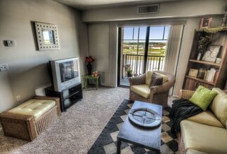 Highlands Ridge Apartments in Pierre, SD - Building Photo - Building Photo