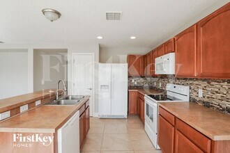 2885 Paynes Prairie Cir in Kissimmee, FL - Foto de edificio - Building Photo