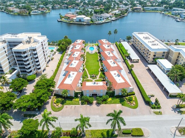 3070 Gulf Shore Blvd N, Unit 201 in Naples, FL - Building Photo - Building Photo
