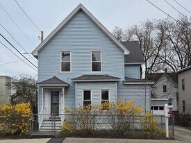 427 Wilson St in Manchester, NH - Building Photo