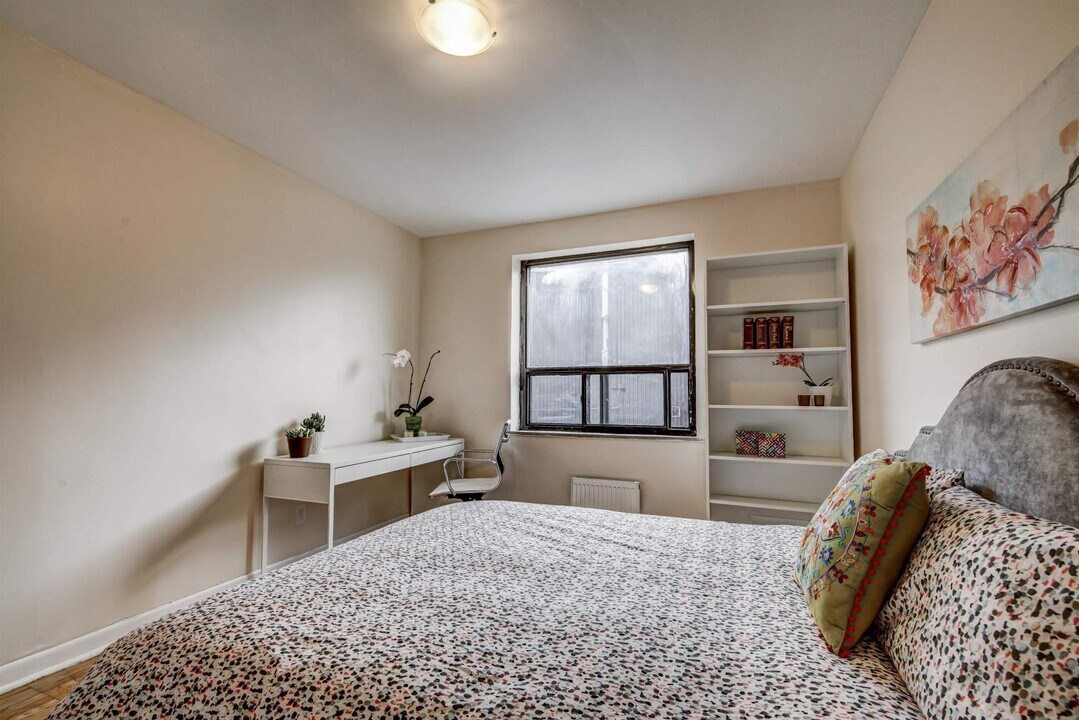 510 Dawes Rd in Toronto, ON - Building Photo