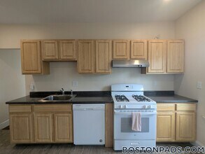 175 River St, Unit 3 in Cambridge, MA - Foto de edificio - Building Photo