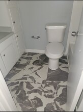 225 W McDowell Rd in Jackson, MS - Foto de edificio - Building Photo