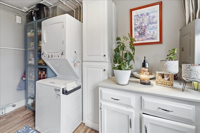 321 Grant Ave in Geneva, IL - Building Photo - Building Photo