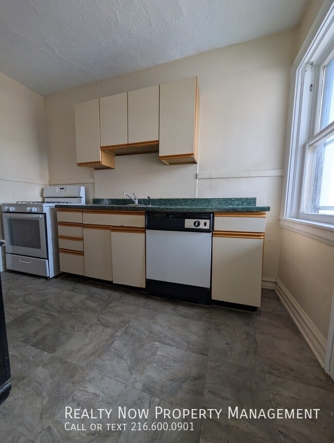 2453 Overlook Rd in Cleveland Heights, OH - Building Photo - Building Photo