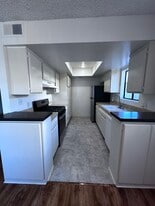 121 S Swall Dr in Los Angeles, CA - Building Photo