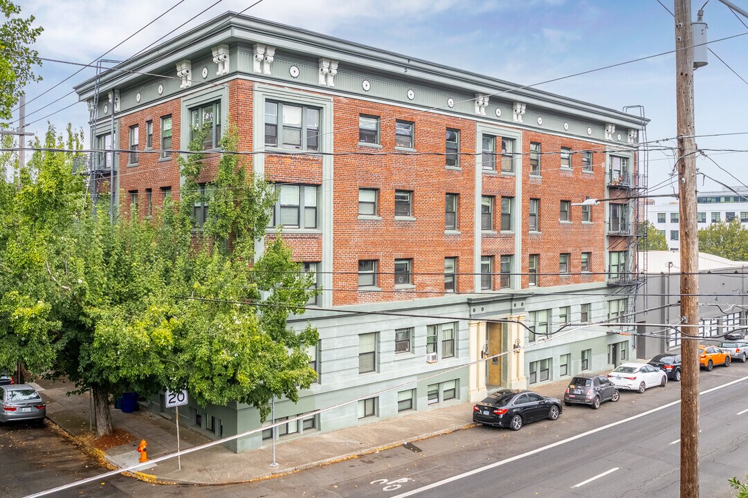 Carlton Court Condominiums in Portland, OR - Foto de edificio