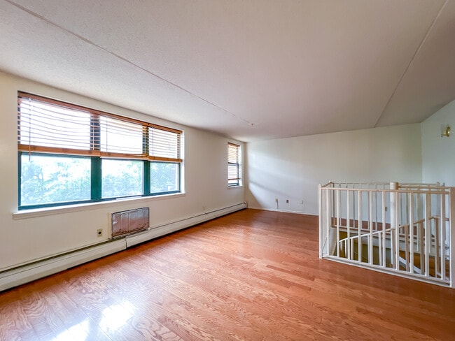 233 W 121st St, Unit 2 in New York, NY - Building Photo - Building Photo